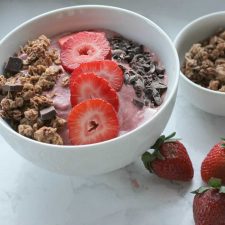 This chocolate strawberry smoothie bowl is like having dessert for breakfast! It's sweet, chocolatey, and healthy!