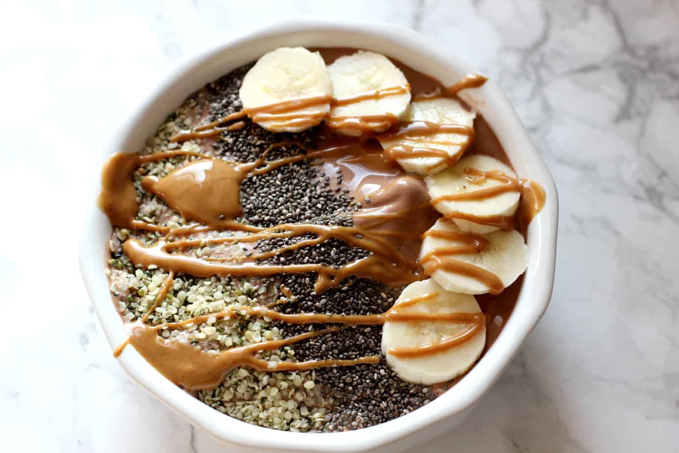 https://iheartvegetables.com/wp-content/uploads/2017/04/ariel-peanut-butter-banana-smoothie-bowl.jpg