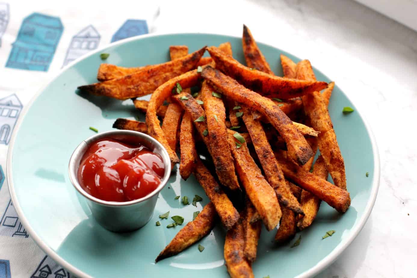 https://iheartvegetables.com/wp-content/uploads/2018/02/spicy-sweet-potato-fries.jpg