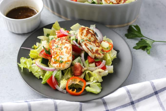 easy halloumi salad