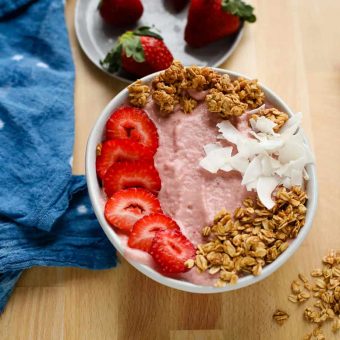 Strawberry Cauliflower Smoothie Bowl