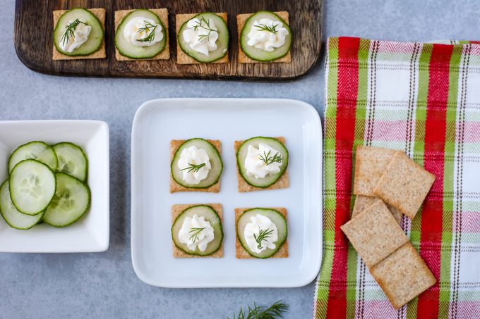 crackers with cream cheese