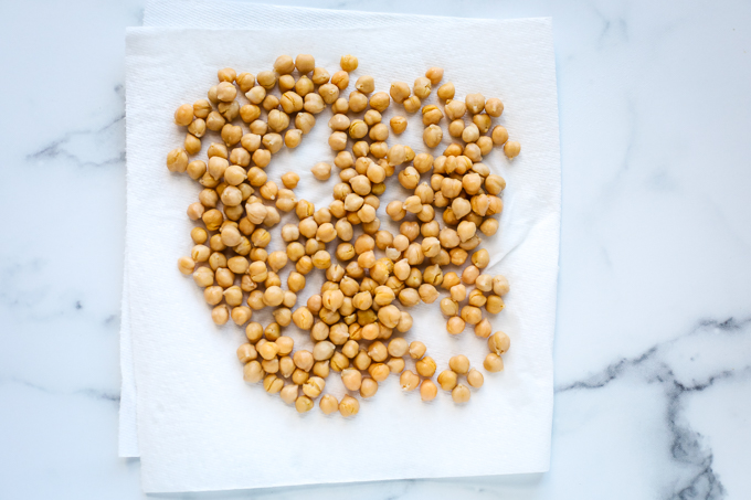 a plate of chickpeas 