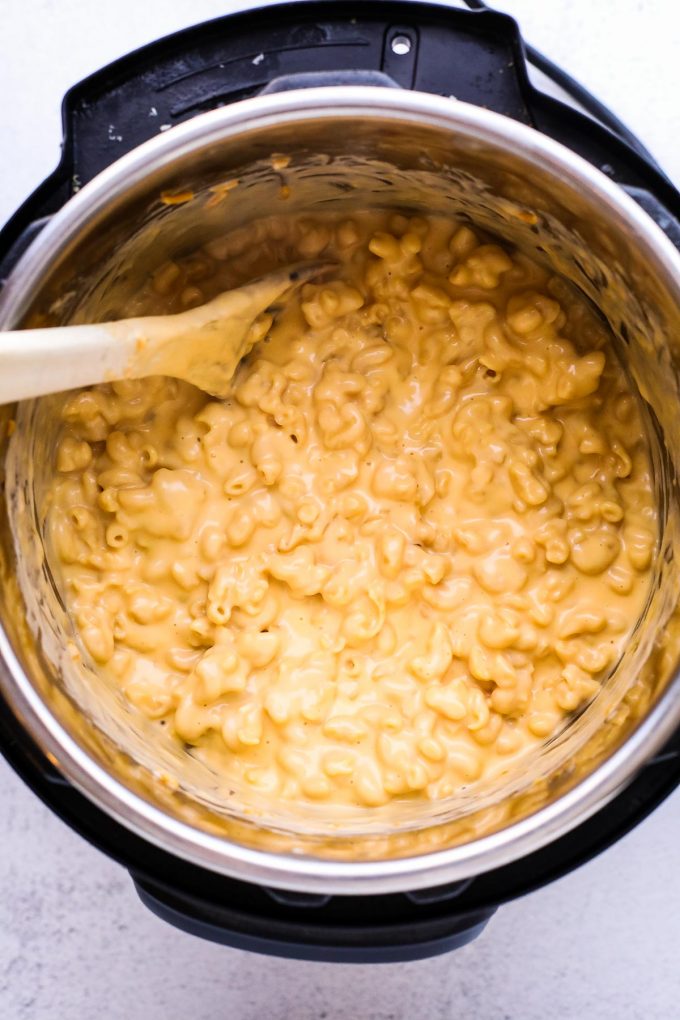 macaroni and cheese in an instant pot