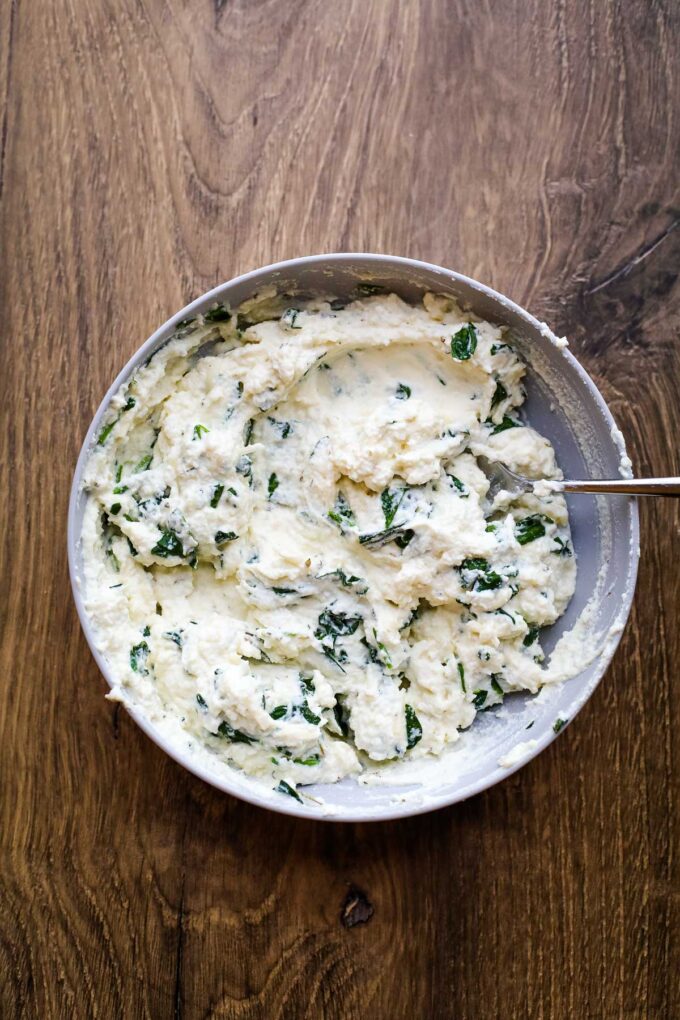 ricotta and mozzarella and spinach mixed together in a bowl