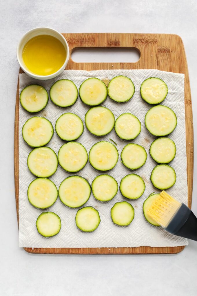 zucchini sliced on a paper towel