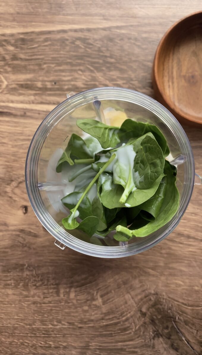 Green smoothie in a cup