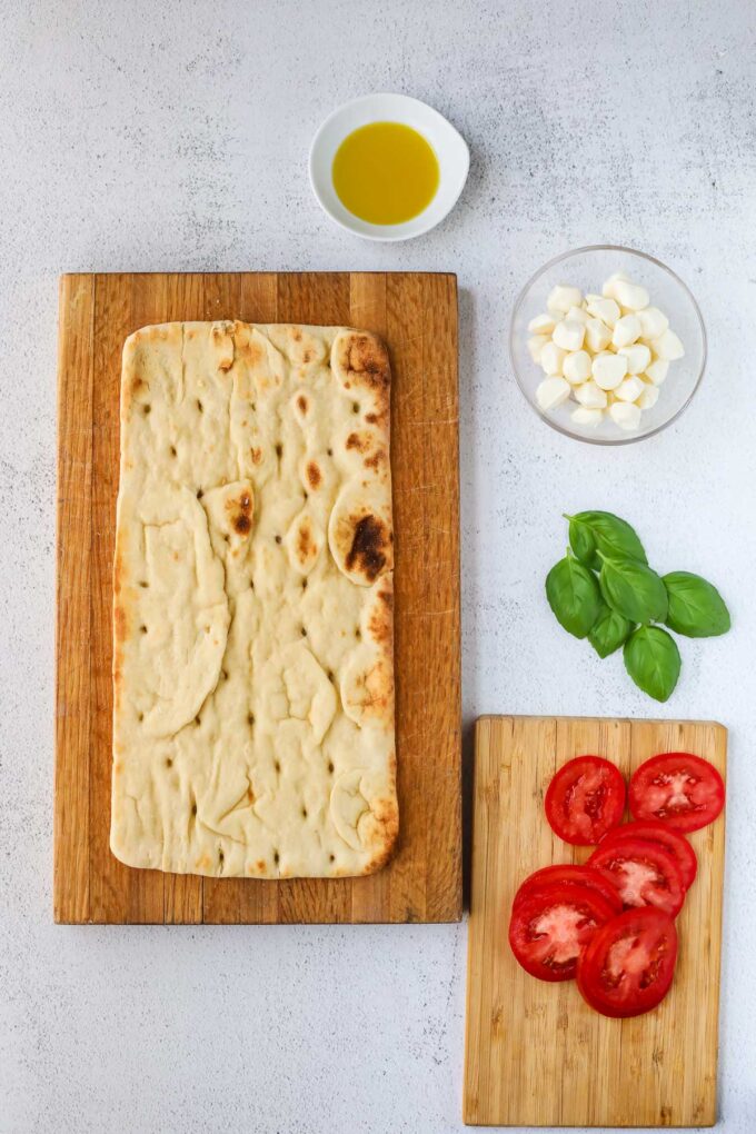 caprese flatbread ingredients