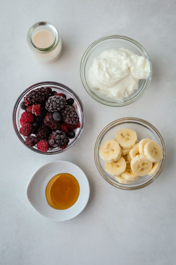 banana berry smoothie ingredients