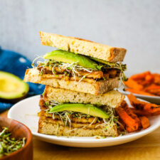 vegan tempeh sandwich