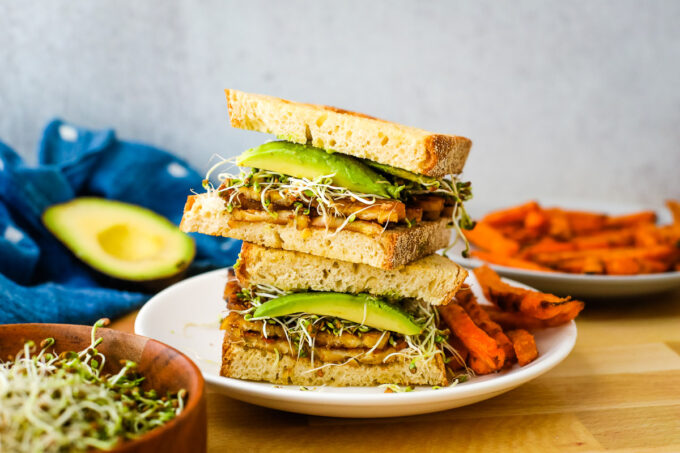 vegan tempeh sandwich